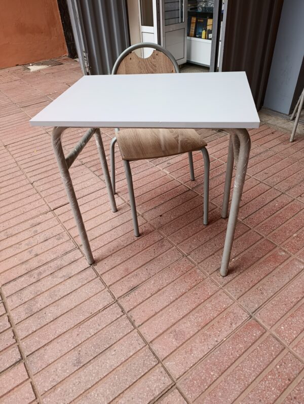 TABLE SCOLAIRE