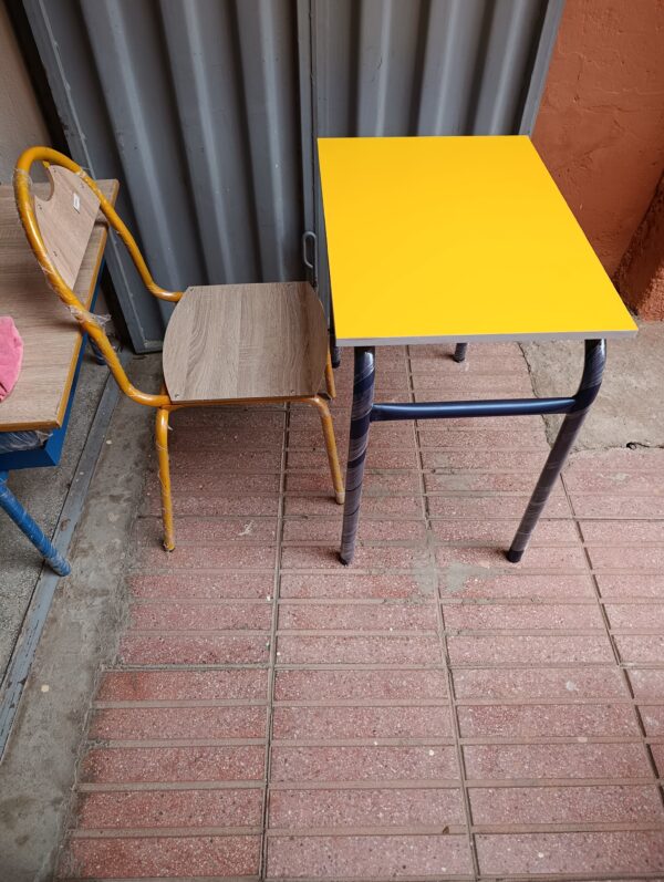 TABLE SCOLAIRE