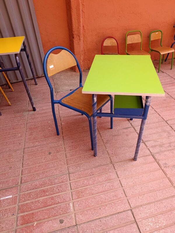 TABLE SCOLAIRE