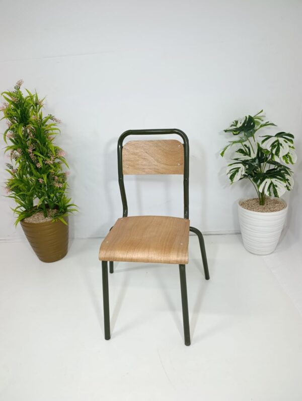 WhatsApp Image 2026-05-02 at 14.28.20 Chaise scolaire métallique