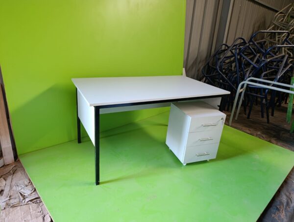 Bureau Professionnel Moderne – Bois & MétAL